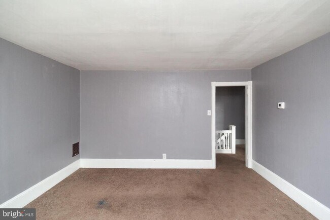 Building Photo - 313 S Fairview St