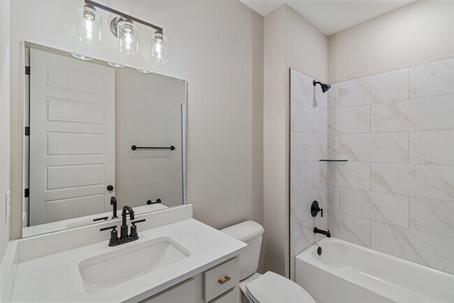 Building Photo - 531 Laurel Pk Dr