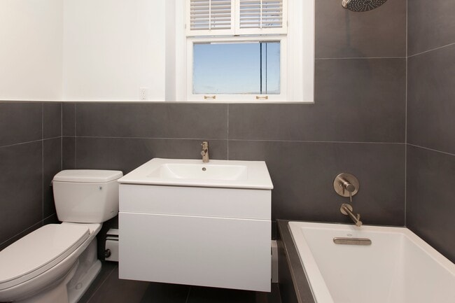 Building Photo - 1250 Jones St