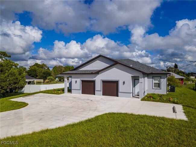 Building Photo - 2253 10th Terrace