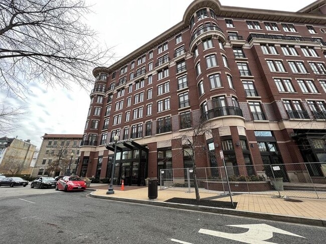 Building Photo - 1390 Kenyon St NW