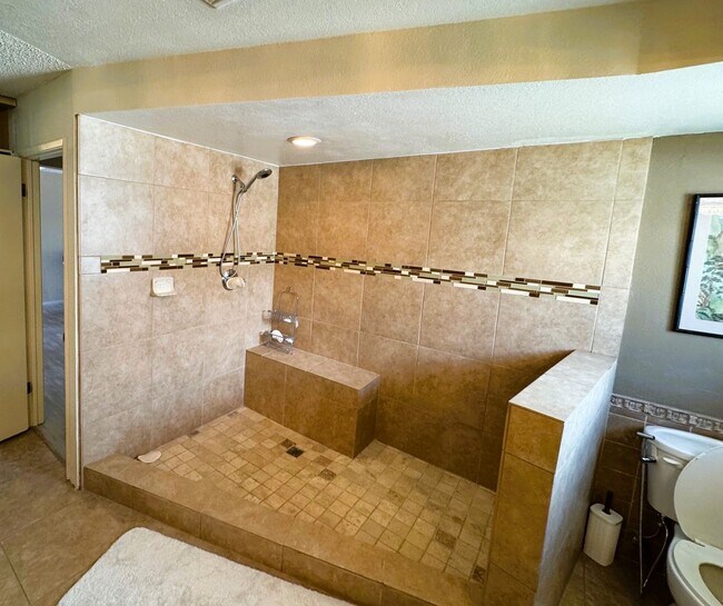 Building Photo - MLCC 3 Bedroom 2 Bath