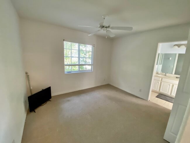 Building Photo - 8151 Pacific Beach Dr
