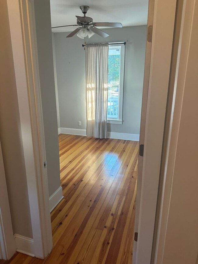 Building Photo - Available April 6th. Custom Built 3BR/2 BA Home in Park Circle!