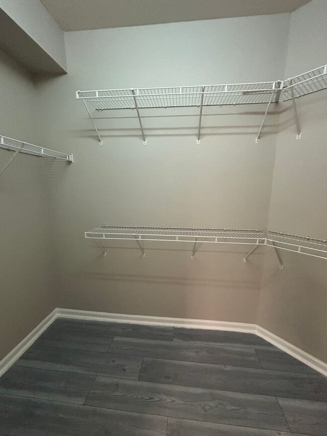 Building Photo - 3rd Level 3 Bedroom Condo in Ballantyne