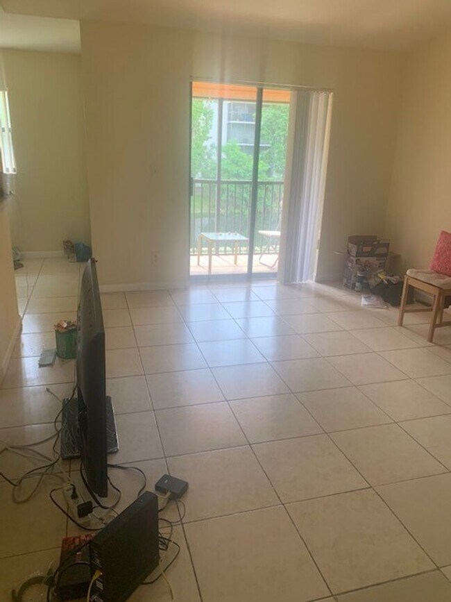 Building Photo - 1 Bedroom in a Beautiful Neighborhood in Sunrise, FL