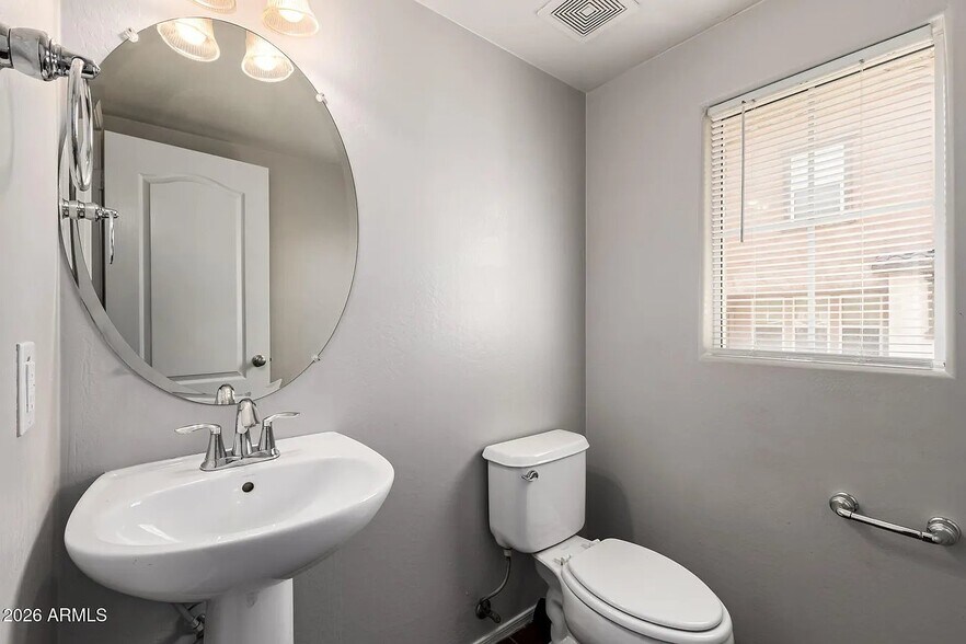 Building Photo - 2026 N 78th Glen