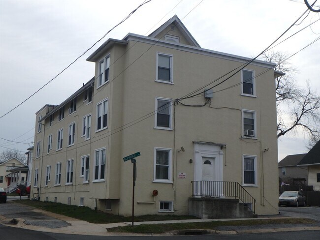 Primary Photo - 20 Glenrich Ave