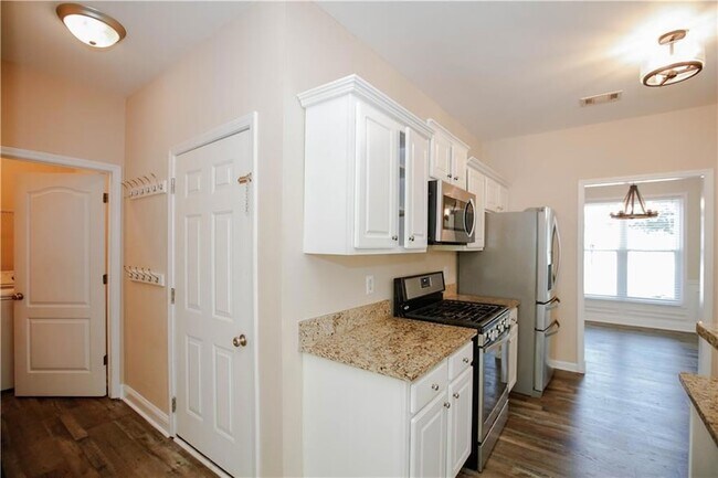 Building Photo - 1005 Landover Crossing