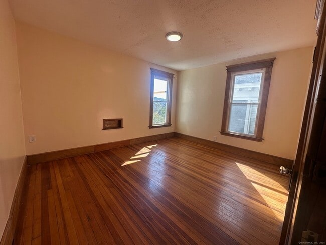 Building Photo - 28 E Pearl St
