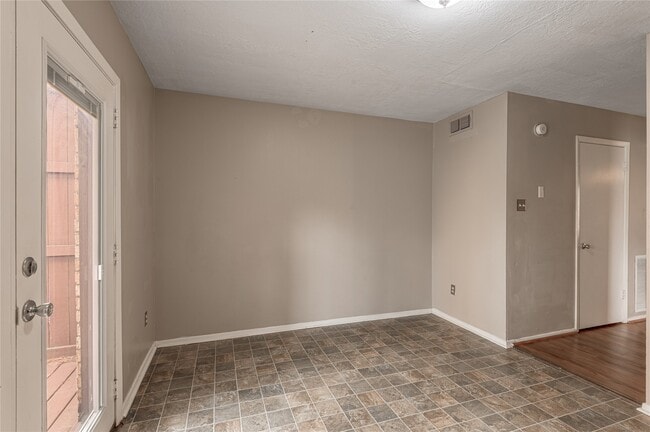 Building Photo - 2521 Crosstimbers Dr