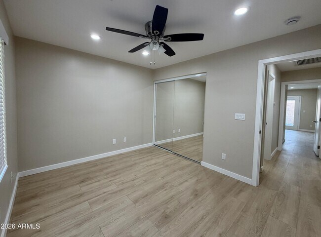 Building Photo - 2532 E Bluefield Ave
