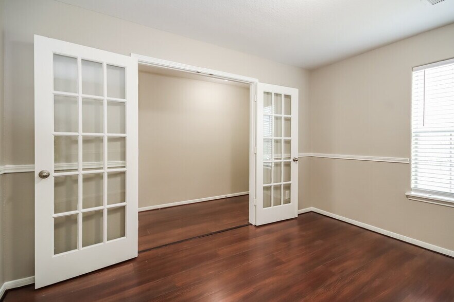 Building Photo - 4601 Clemwood Ln