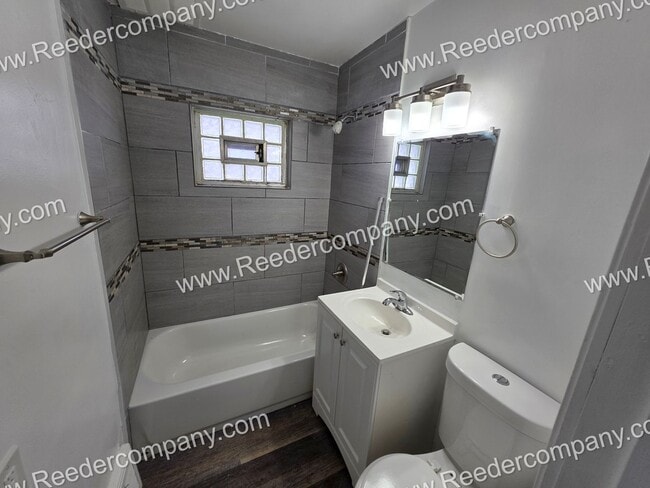 Building Photo - Spacious 4 bedroom 1 bathroom house