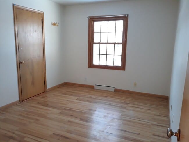 Building Photo - One level living *4Bed*2Bath Single Family Home. Available May 1!