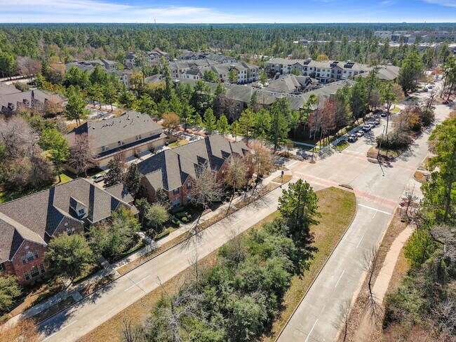 Building Photo - Exceptionally well-maintained Sterling Ridge Townhome boasts an array of desirable features!