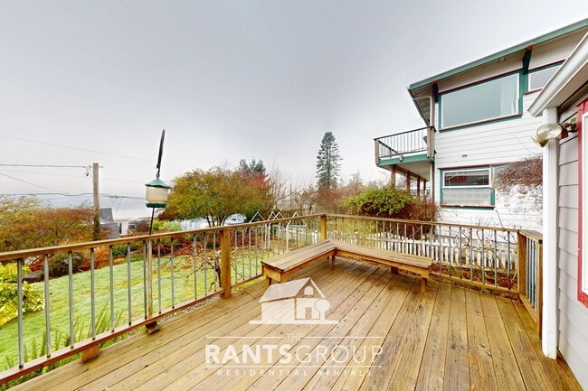 Building Photo - 3-Story Eastside Home with Views of the Bay!