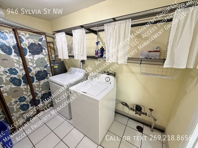 Building Photo - 946 Sylvia St NW