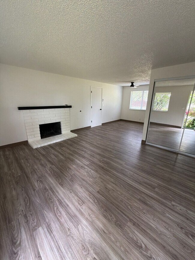 Building Photo - 1040 Lamplite Ln