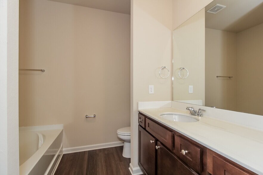 Building Photo - 108 Brook Dr