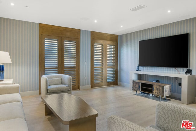 Building Photo - 1347 Palisades Beach Rd