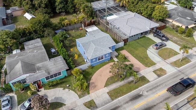 Building Photo - 320 S 28th Ave