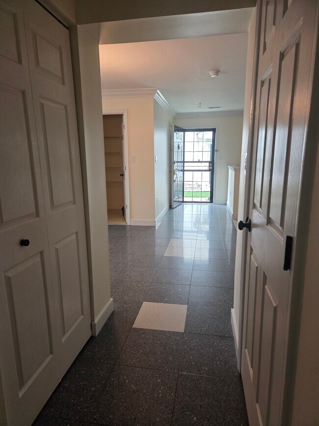 Building Photo - 4150 Crab Apple Ct