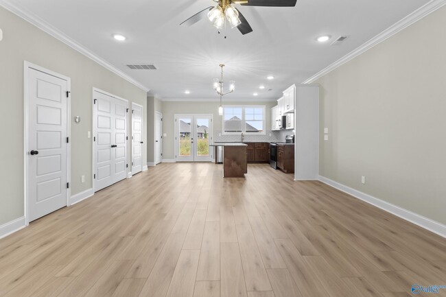 Building Photo - 243 Susan Lynn Dr