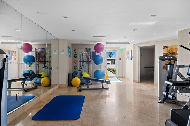 Building Photo - 17555 Collins Ave