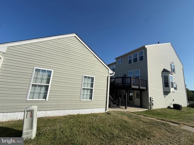Building Photo - 60 Deerbrook Dr