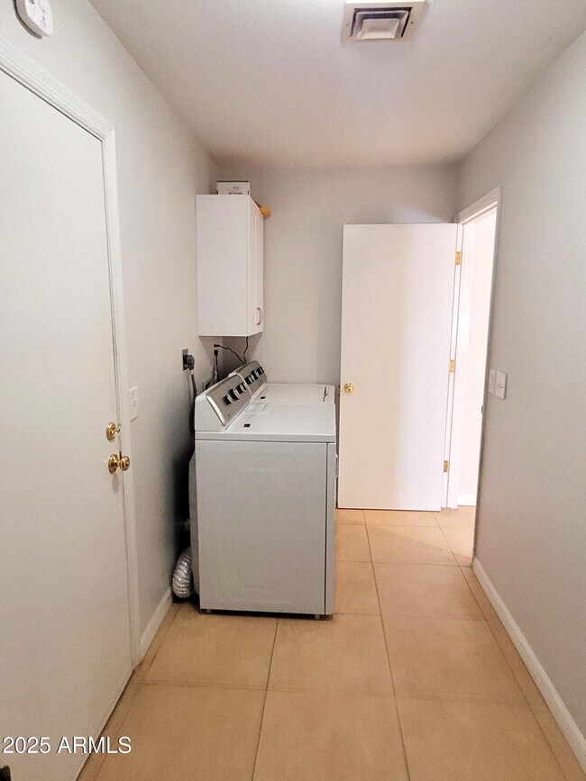 Building Photo - 2129 W Tyson St