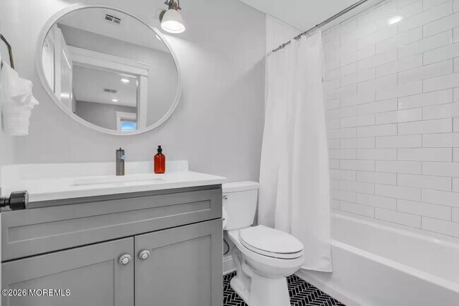 Building Photo - 13 5th Ave