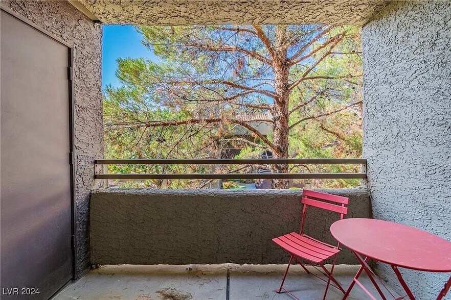 Building Photo - 5020 S Rainbow Blvd