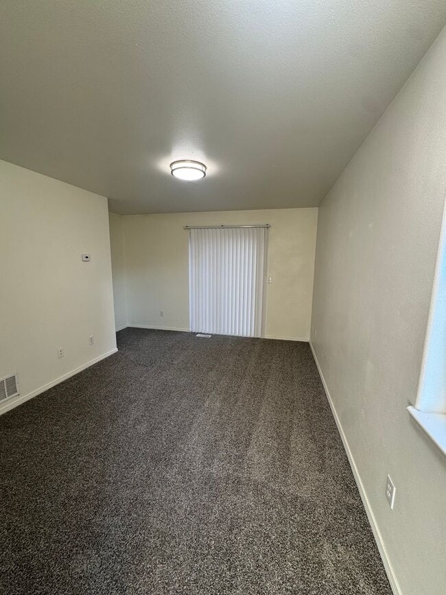 Building Photo - 3 bedroom in downtown Eagle River