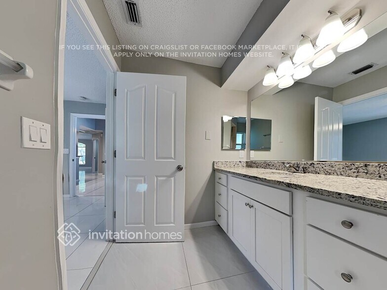 Building Photo - 7509 42nd Ct E