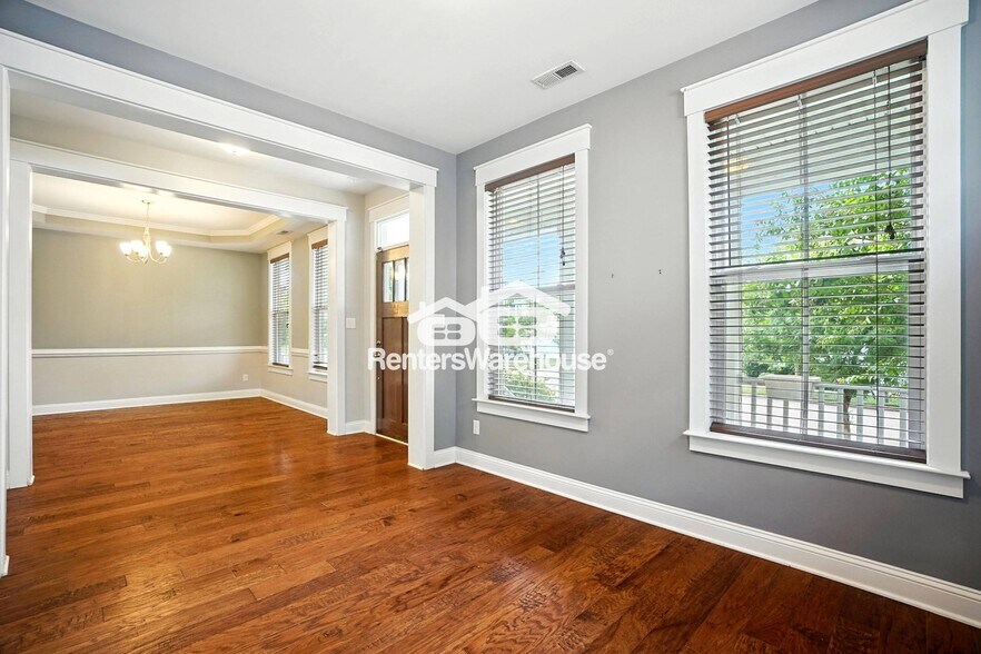 Building Photo - 3304 Patrick Henry Dr