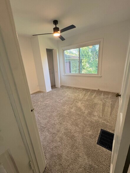 Building Photo - 4209 Oakridge Dr
