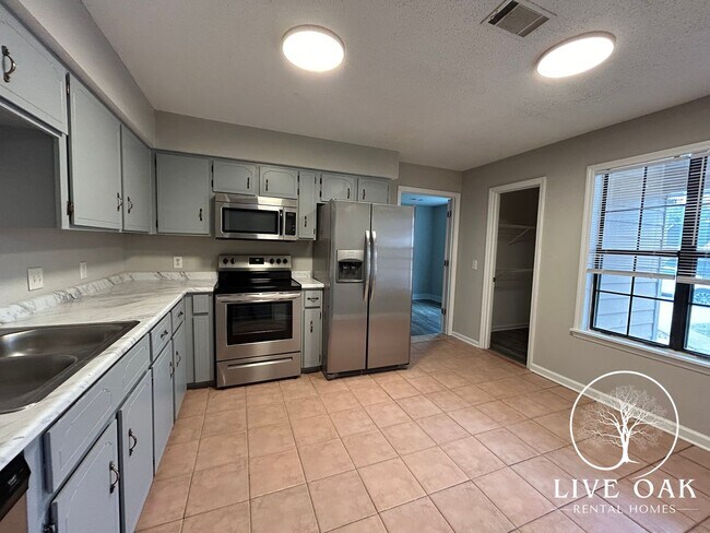 Building Photo - 904 Willowbrook Dr