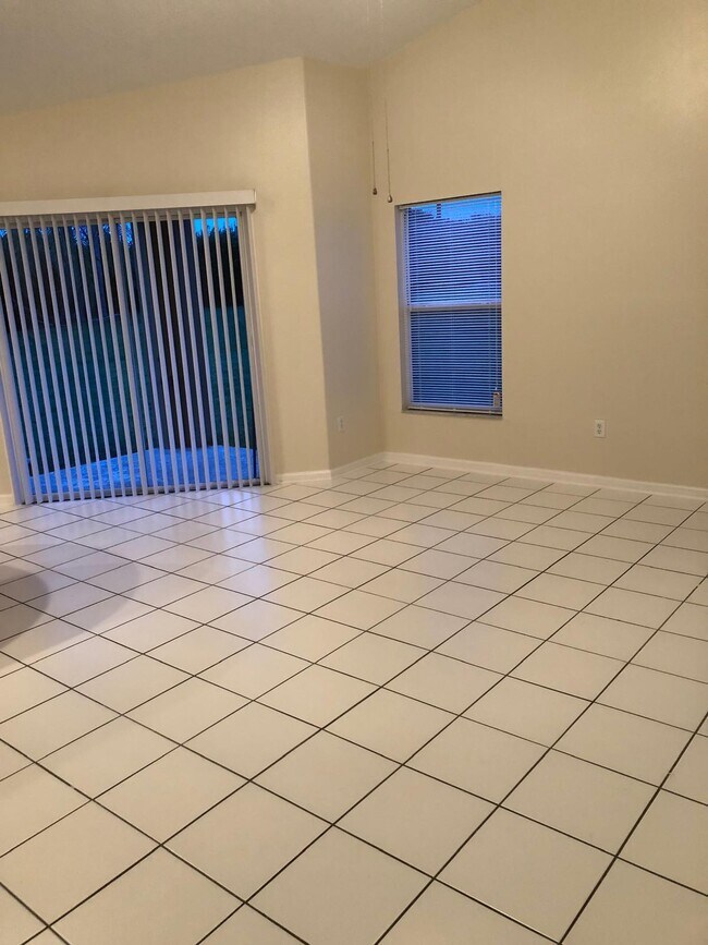 Building Photo - 3141 Stonehurst Cir