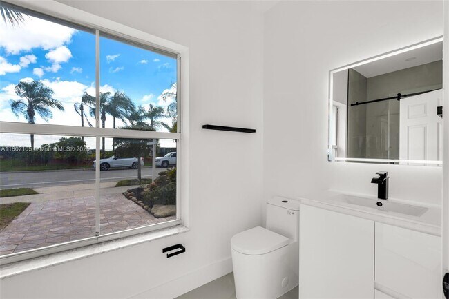 Building Photo - 15699 SW 54th Ct