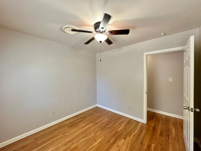 Building Photo - Viewable Now!