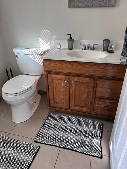 Building Photo - 1205 N Parker St