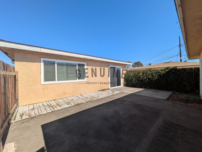 Building Photo - 2180 Placentia Ave