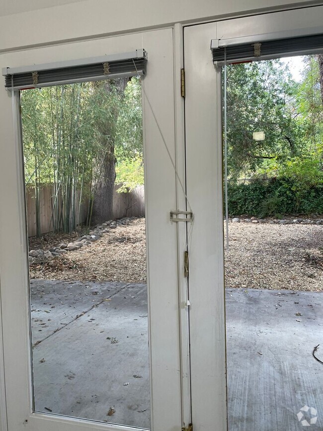 Building Photo - 2 Bedroom 1 1/2 Bath on Bidwell Park!!
