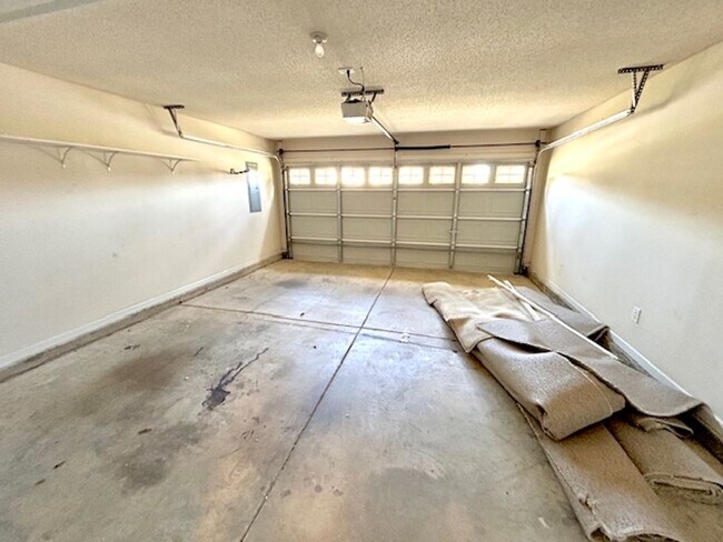 Building Photo - Coming soon! 10/10 Charming 3-bedroom bric...
