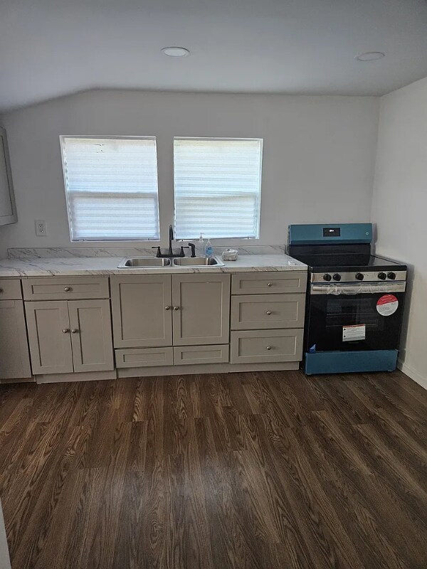 Building Photo - 109 60th St