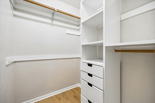 Building Photo - 9806 Gold Cup Way