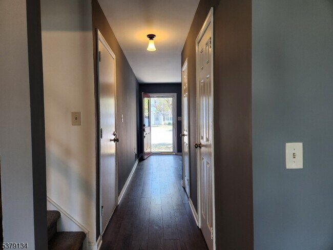 Building Photo - 263 Glastonbury Ln