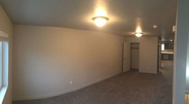Building Photo - Beautiful 3 Story Vineyard Townhome