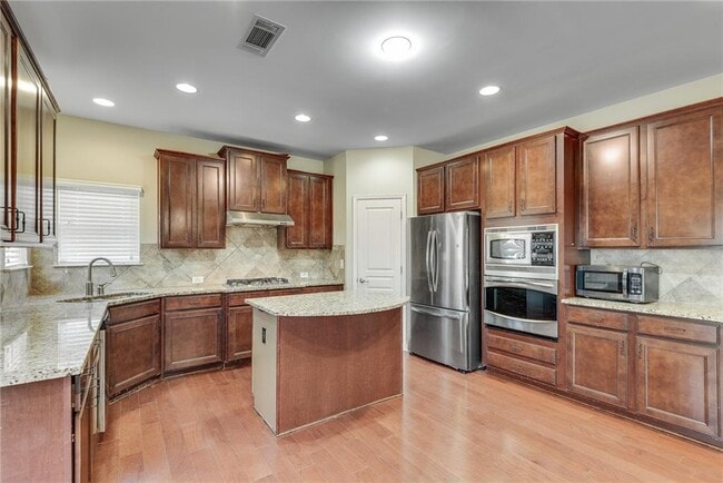 Building Photo - 270 Woods Creek Dr